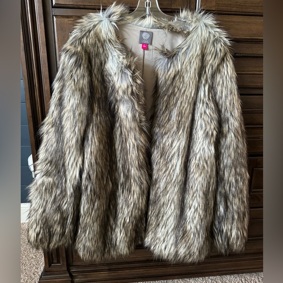 Vince Camuto faux fur coat - Picture 1 of 6